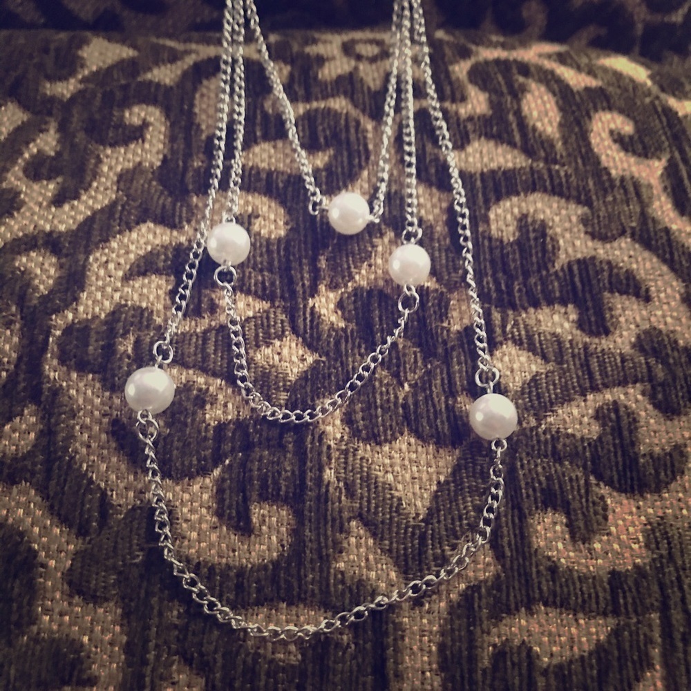 6/$20 Pearl chain necklace